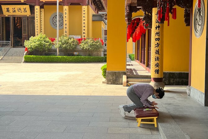 4-Hr Shanghai Tour: Food, Culture, Sightseeing, Cycling, Ferry - Key points at a glance