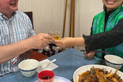 4-Hr Shanghai Tour: Food, Culture, Sightseeing, Cycling, Ferry