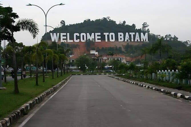 Batam Day Tour from Singapore with Ferry Ticket, Massage & Lunch - Why Batam works as a Singapore side trip
