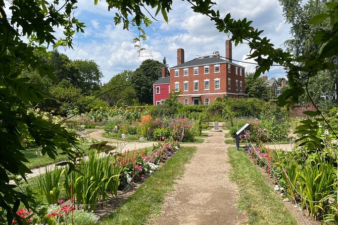 Boston Day Tour by Ferry: Salem Witch Trials Past to Present - Two hours to eat, shop, or go your own way