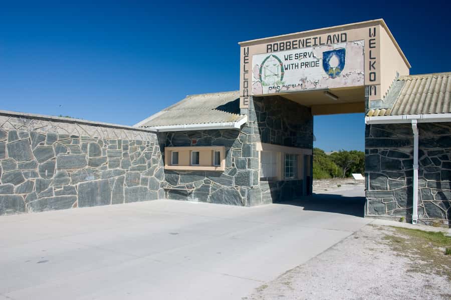 Cape Town: Robben Island Ferry Ticket and Townships Tour - District Six: begin with forced removals