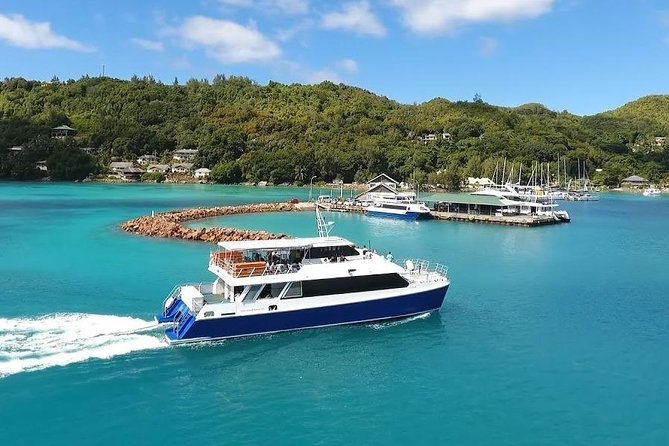 Cat Rose: Praslin Island / La Digue Island Fast Ferry - The 15-minute crossing and the best place to sit