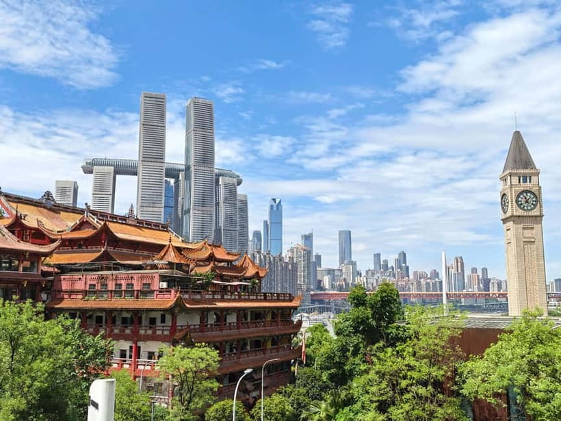 Chongqing: Trendy Spots, Cableway & Ferry Private Tour - Lunch and the value of keeping it simple