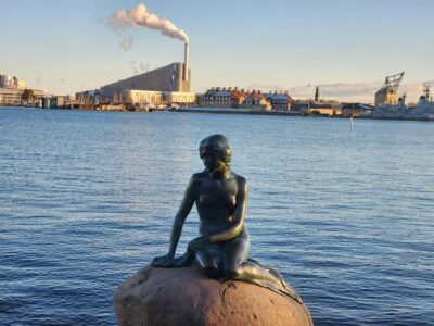 Copenhagen Combo: Walking Tour, Harbor Ferry & Royal Guards