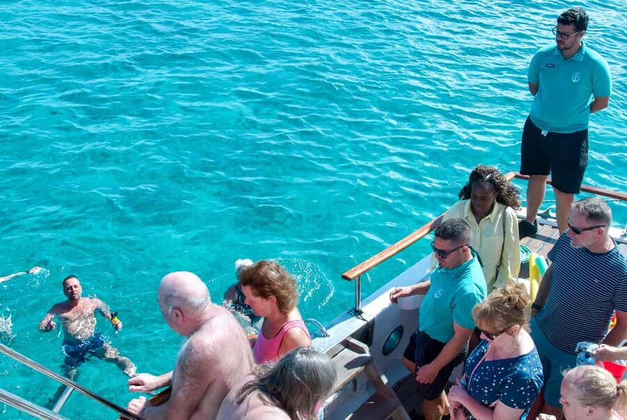 Corralejo: Snorkeling on Lobos Island & Return Ferry Ticket - The coastal cruise to El Puertito