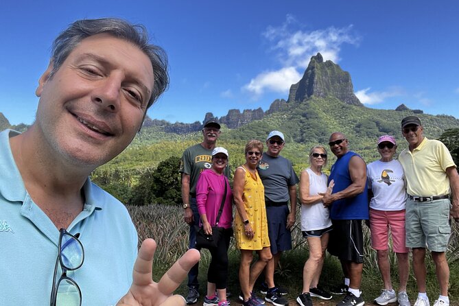 Discovering Moorea from Tahiti in 4x4 with the Ferry Terevau - Through Moorea’s pineapple fields