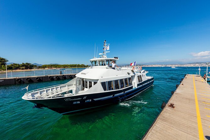 Ferry from Cannes to St Tropez - The crossing, from Riviera views to open water