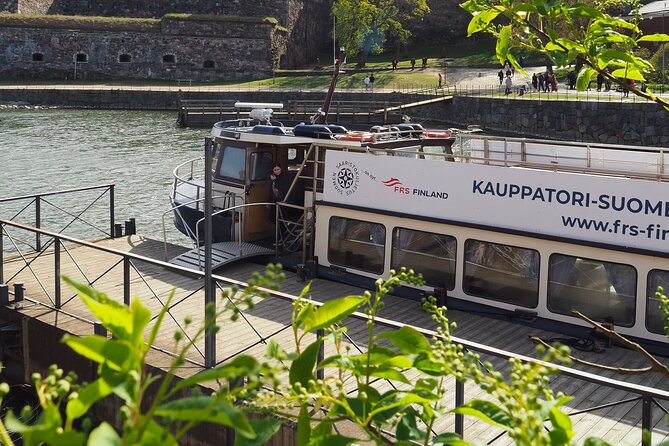 Ferry to Suomenlinna Fortress Island - Using the ticket for Lonna island
