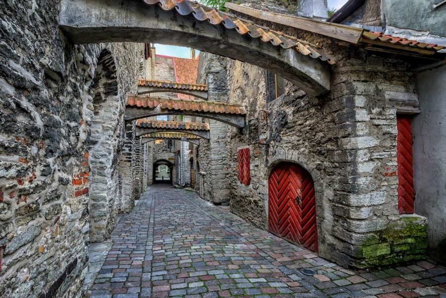 From Helsinki: Tallinn Guided Full-Day Tour by Ferry - Climbing to Toompea Hill