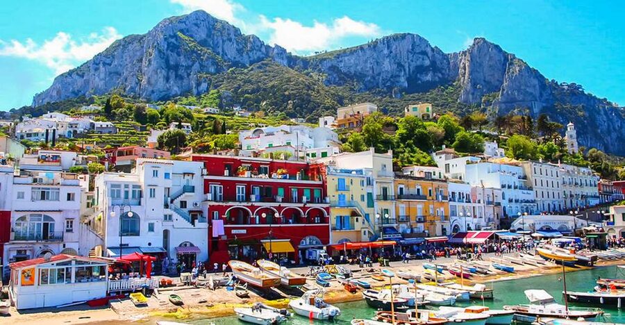 From Naples: Capri Guided Tour with Ferry Tickets & Minibus - Crowds, timing, and the limits of an 8-hour visit