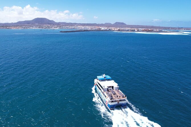 Fuerteventura: Ferry ticket to Lanzarote with free wifi - The 30 to 45 minute crossing