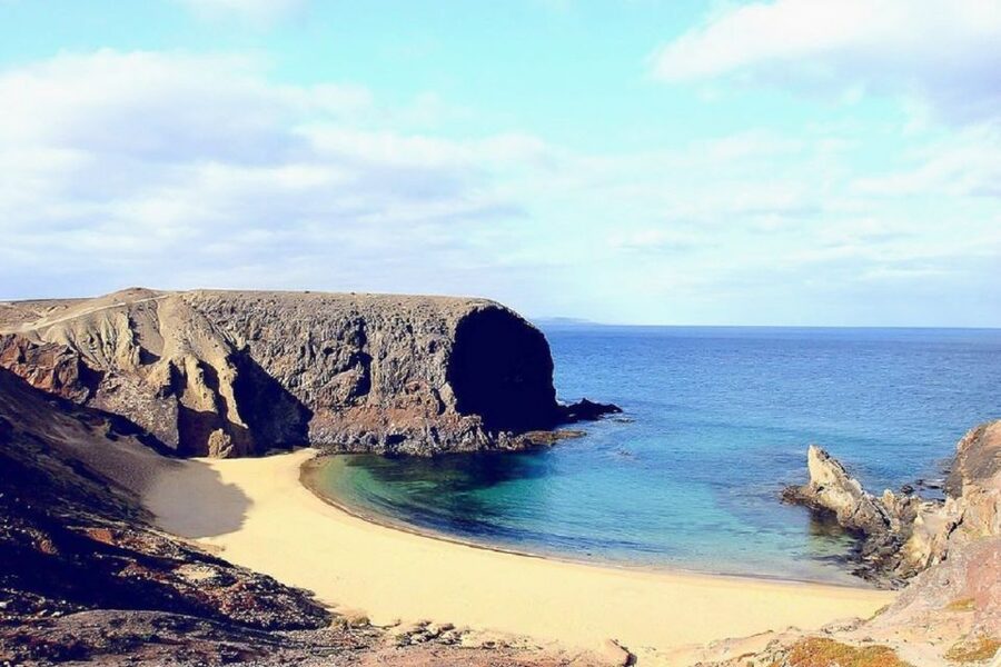 Fuerteventura: Round-Trip or 1-Way Ferry Ticket to Lanzarote - Choosing between one-way and return tickets