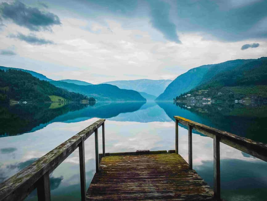 Guided tour: Hardangerfjord, Waterfalls and Ferry crossing - Mørkhølsfossen is a quiet roadside pause
