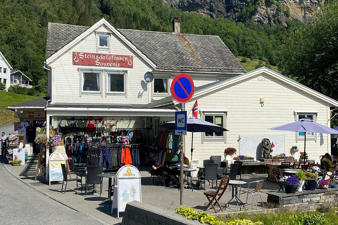 Guided tour to Hardanger Fjord, Waterfalls and Ferry Crossing - Norheimsund gives you a proper break