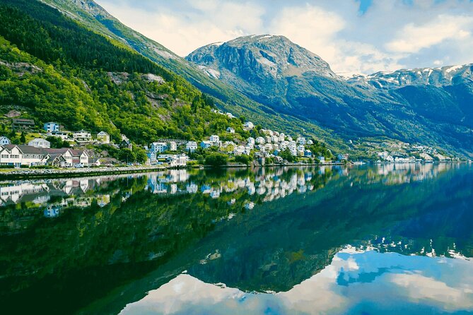 Guided tour to Hardangerfjord with Waterfalls and Ferry Crossing - Key points at a glance