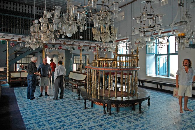 Highlights of Cochin Group Tour by Local Ferry ,Tuc-Tuc ,Local Bus and Foot . - St. Francis Church and Santa Cruz Basilica