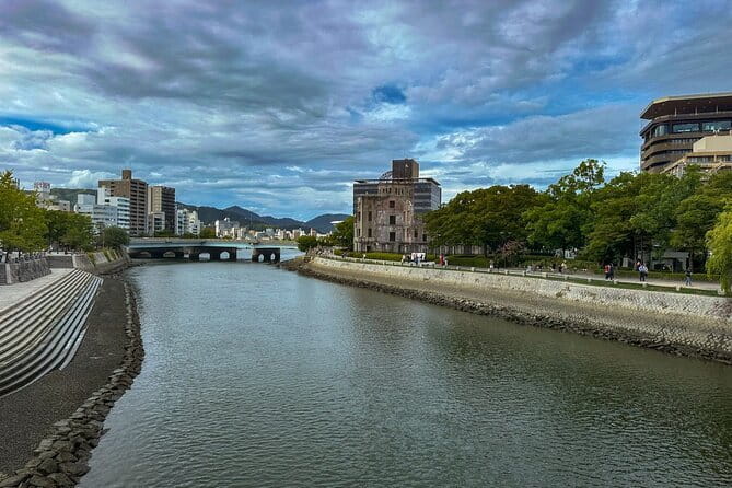Hiroshima and Miyajima Day Trip with Itsukushima Shrine & Ferry - Meeting at Hiroshima Station without guesswork