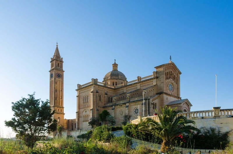 iSeeGozo Day Pass with Ferry & Gozo Bus Hop-On Hop-Off (CMO) - Language, comfort, and practical preparation