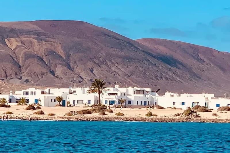 Lanzarote: Ferry to La Graciosa with Wi-Fi (free parking) - Why La Graciosa Makes a Good Day Away
