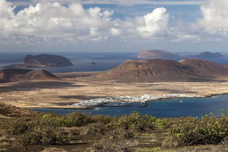 Lanzarote: Ferry to La Graciosa with Wi-Fi (free parking) - Getting to the Orzola Ferry Terminal