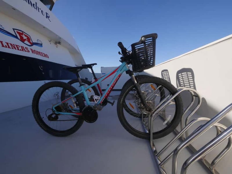 Lanzarote: Ferry to La Graciosa with Wi-Fi (free parking) - Arriving With a Flexible Day Ahead