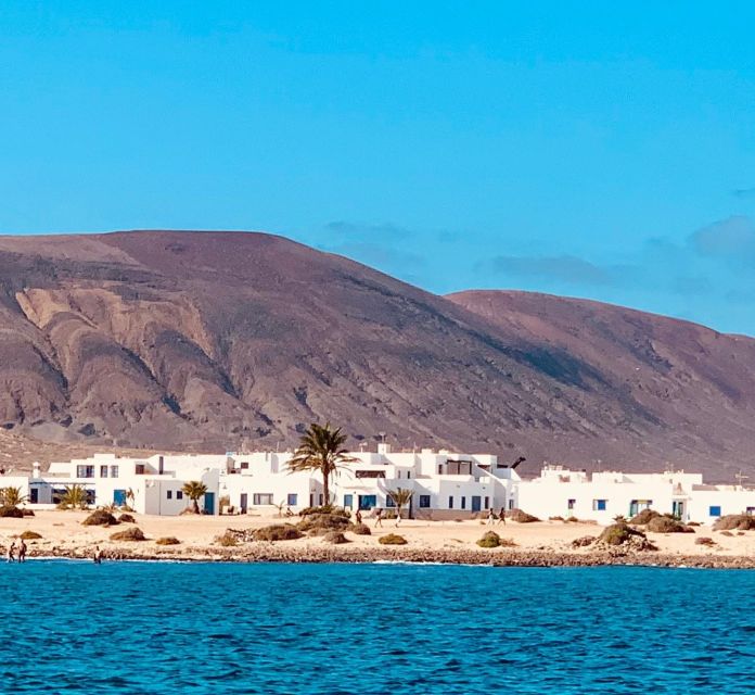 Lanzarote: Return Ferry to La Graciosa with Bus Pickup - From your resort to Órzola