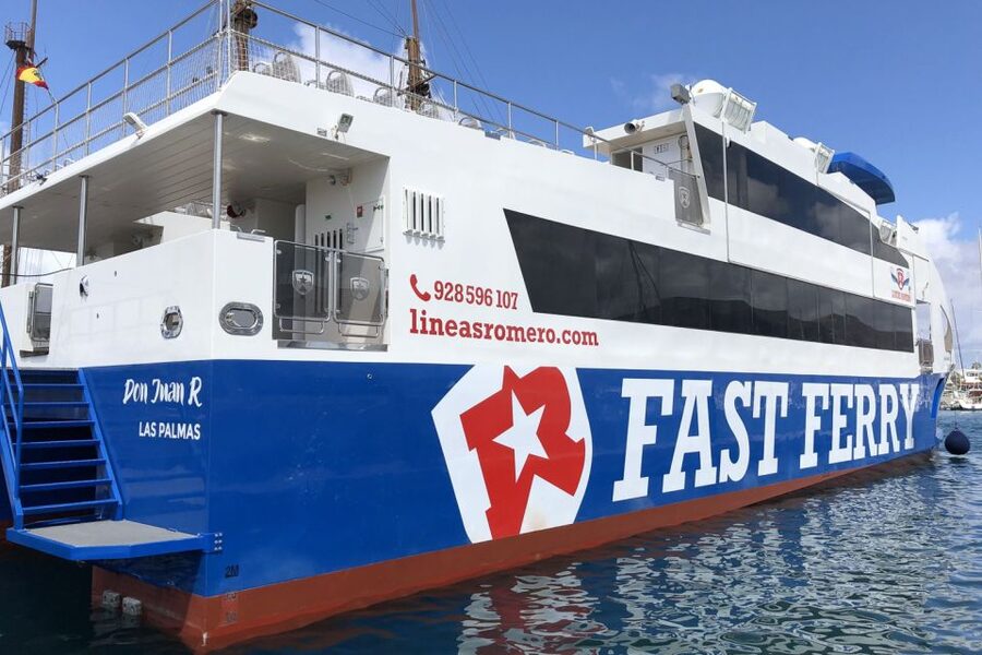 Lanzarote: Return or 1-Way Ferry to Fuerteventura with Wifi - Fuerteventura’s beaches and dunes