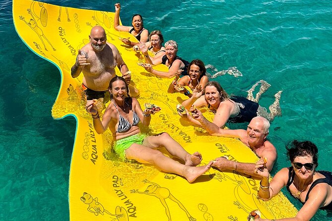 Luxe Seafood Package with Round Trip Ferry from Fremantle - Unlimited Western Australian drinks included