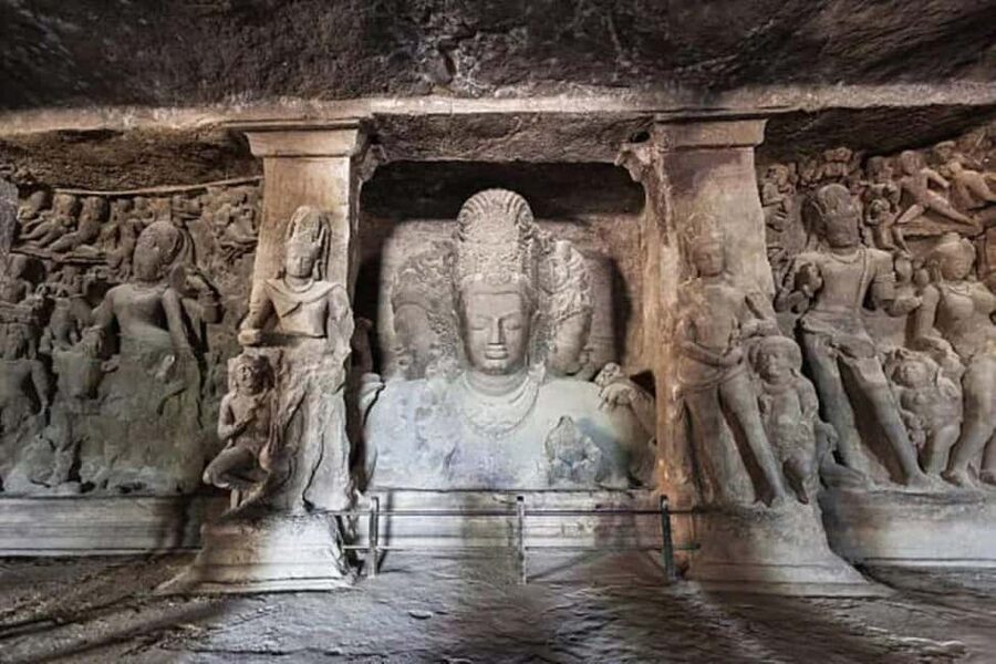 Mumbai: Elephanta Caves Guided Tour with Ferry & Lunch - Reaching the caves by toy train and foot