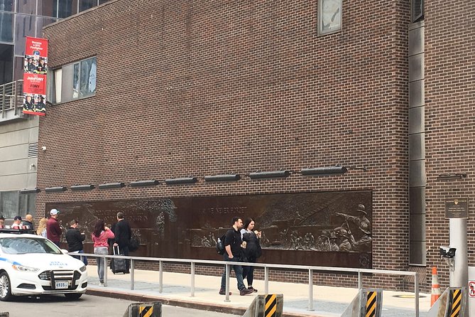 NYC 9/11 Museum and Statue of Liberty Ferry Tickets - Audio guide or live guide?