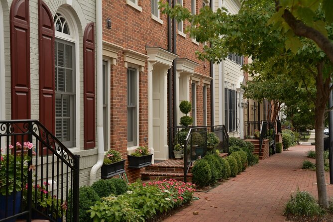 Old Town Alexandria in a Day with Round Trip Ferry Cruise - The apothecary reveals everyday colonial life