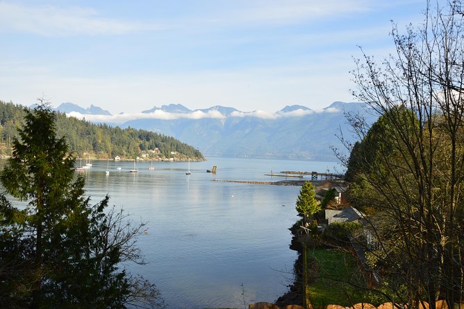 Photography, Hiking & Ferry to Bowen Island - Returning through the visitor centre