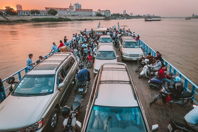 Riverside Walking Tour with Snack, Drinks & Local Ferry Ride - Sunset begins with the Royal Palace and the river