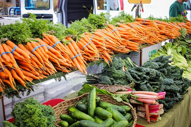 San Francisco Food Tour: Ferry Building and Ferry Plaza Farmers Market - The final few minutes and returning to the shops