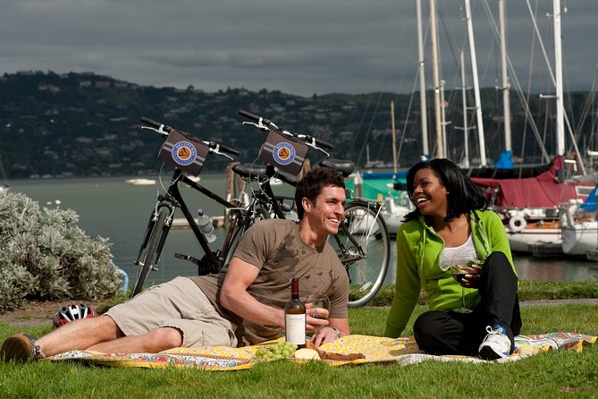 San Francisco Golden Gate To Sausalito Bike Tour - Vista Point and the downhill run to Sausalito