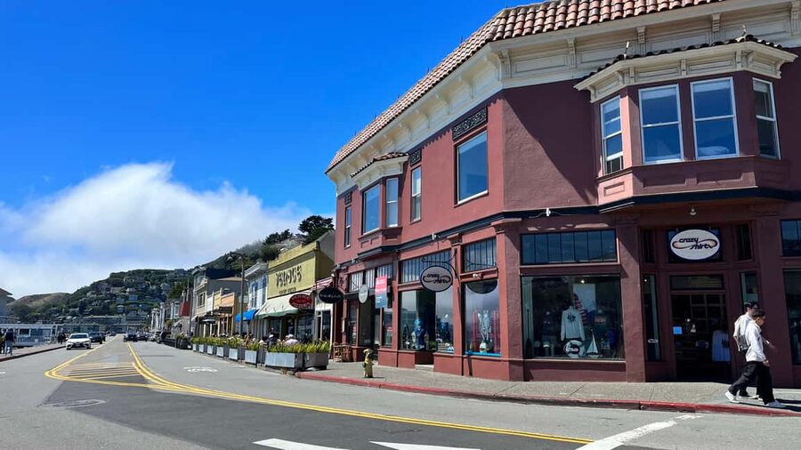 San Francisco: Muir Woods & Sausalito Tour with Ferry Option - Sausalito for lunch, shops, and bay views