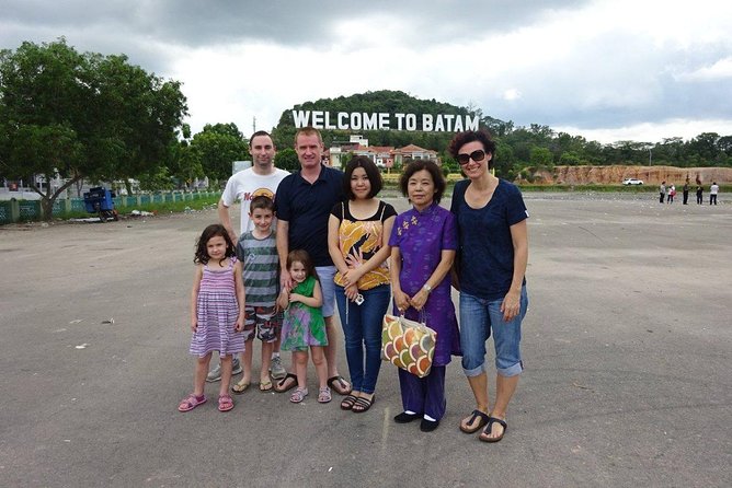 Singapore to Batam:City Tour with Ferry Tickets & Lunch - Maha Vihara Duta Maitreya Temple and Indonesian coffee