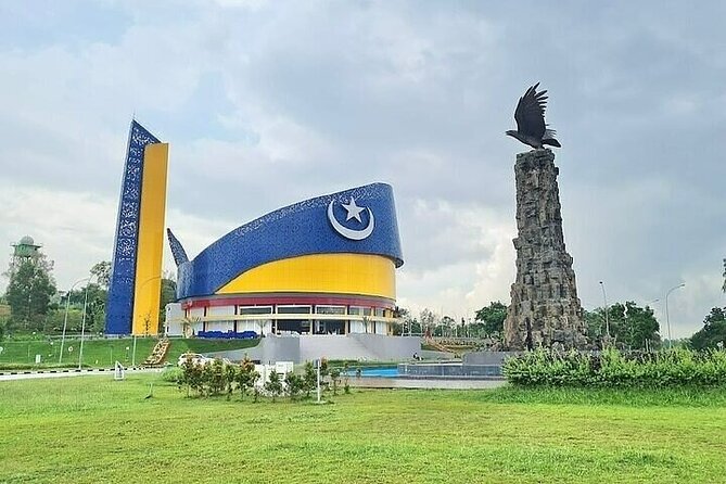 SMALL GROUP: Batam day tour with Ferry, 1-hour Massage, and Lunch from Singapore - Key points to know before you book