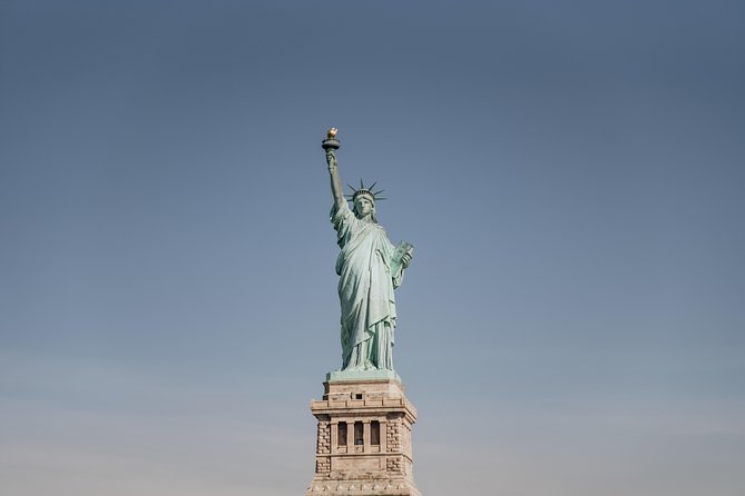 Statue of Liberty and Ellis Island Guided Tour with Ferry - Guide quality and the pace of the walk
