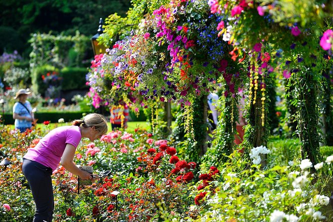 Victoria & Butchart Gardens Tour with Ferry from Vancouver - What the Guide Adds