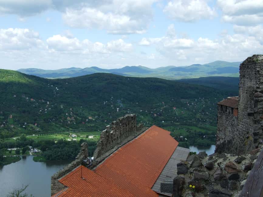 Visegrád Hike & Castle Tour with Ferry from Budapest - Group size, guide support, and pace